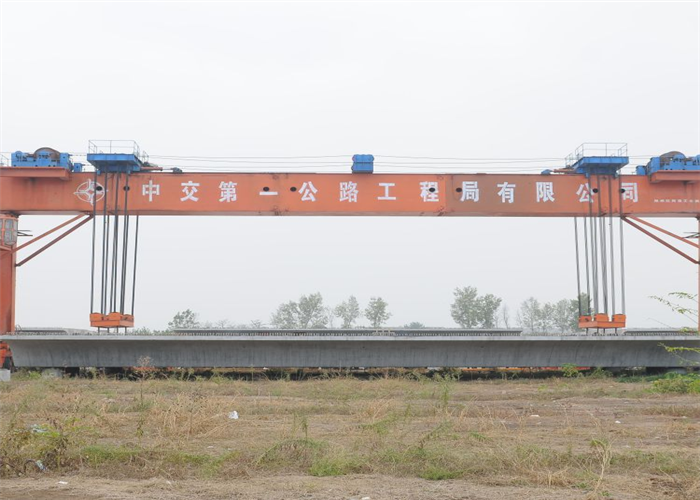 西安地铁650t提梁机