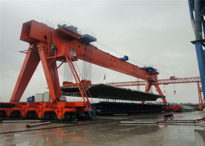 梁场用轮胎式提梁机
